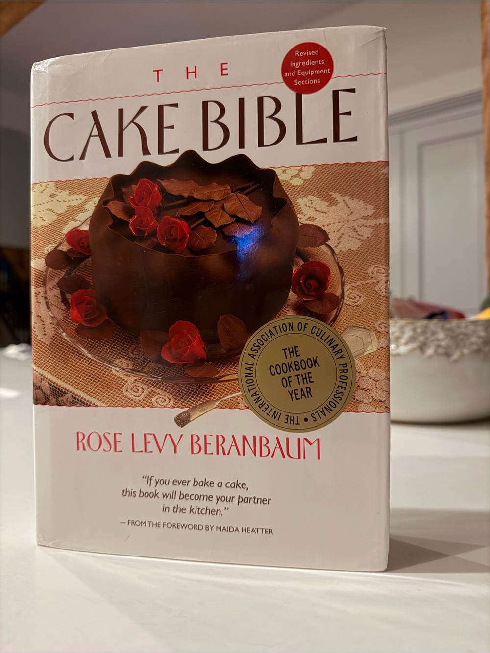 The Cake Bible By Rose Levy Beranbaum! 
Hardcover! Like New! A must have! Gift 🎁